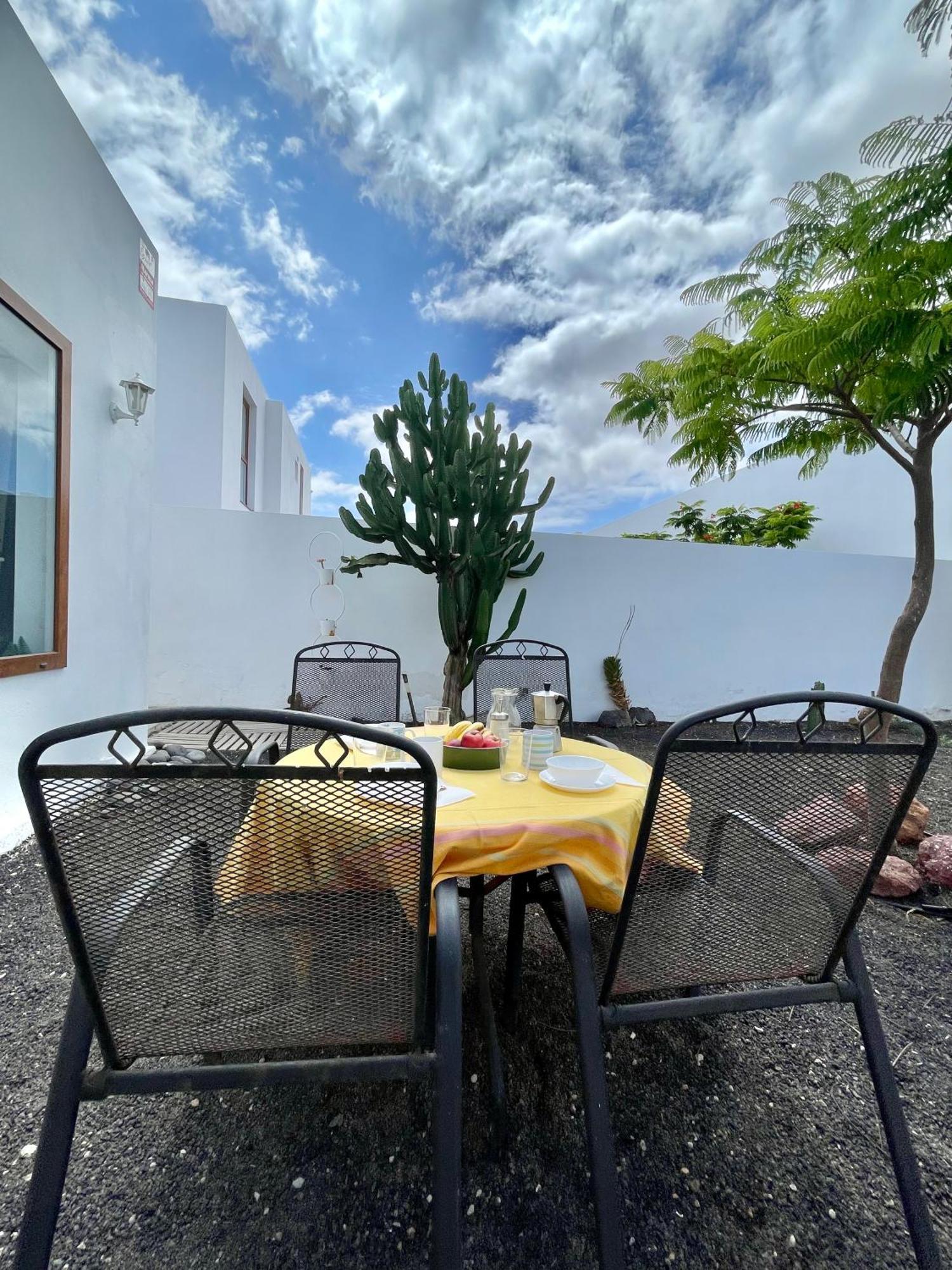 Loft La Cueva De Los Pajaros Apartment Playa Blanca  Exterior photo